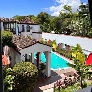 https://the-chill-in-mansion-hostel-santa-marta.santamartahotels.net